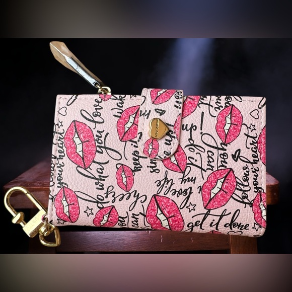 Betsey Johnson Blush Lips Keychain Card Coin Wallet - Picture 2 of 8